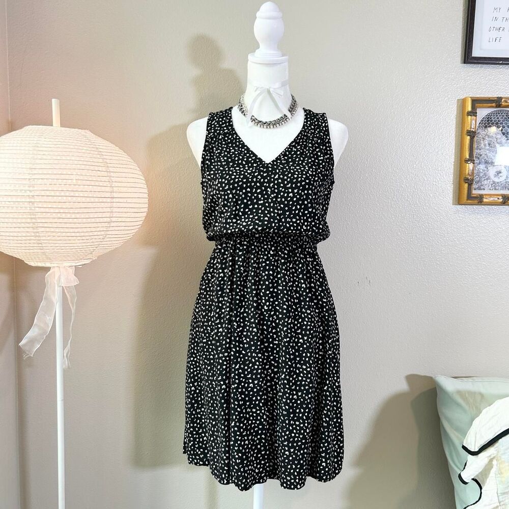 Old Navy black & white animal print sleeveless v-neck mini dress XS